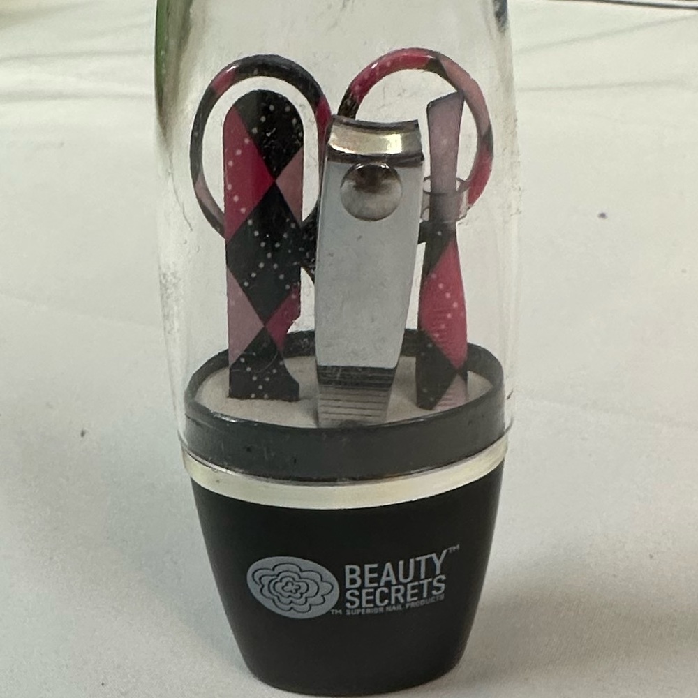 Travel Set Beauty Secrets Nail Clippers | Tweezer | Scissors | New In Case - Picture 3 of 8